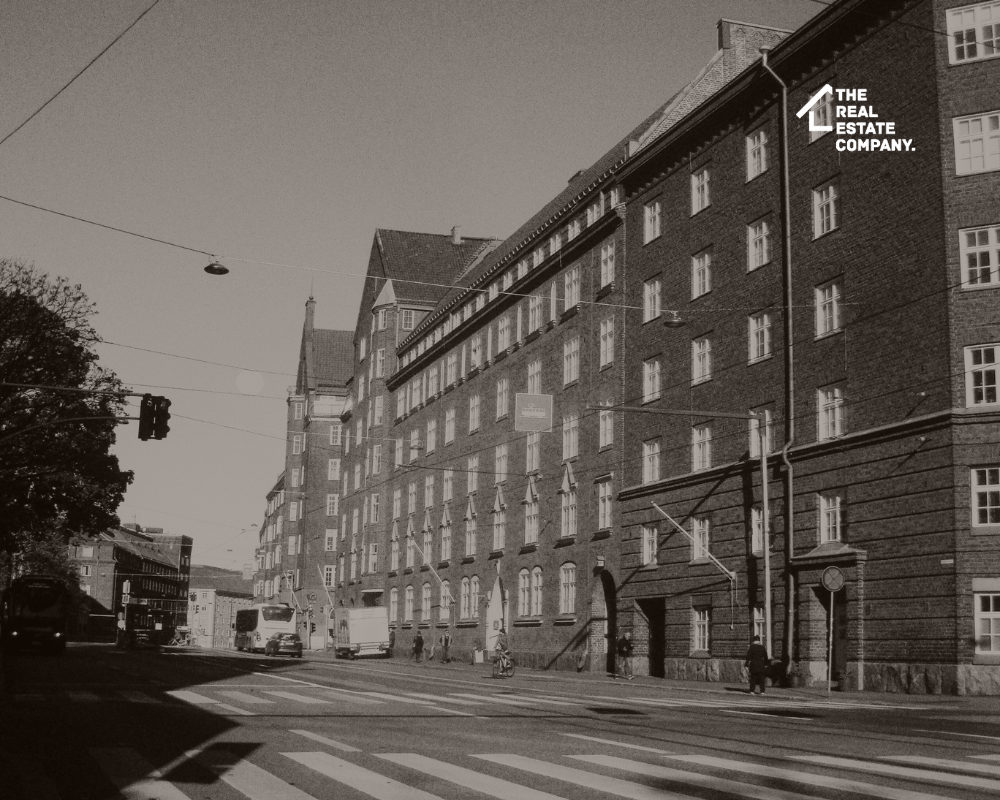 Asuntomarkkinan korkoherkkyys: olosuhteiden vanki ja pirunmoinen viive. Entä olemmeko vieläkään turvassa hintapudotukselta?